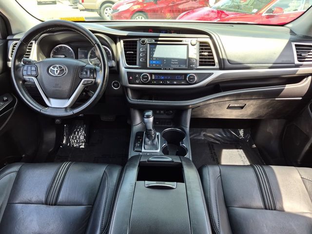 Thumbnail: 2017 Toyota Highlander - 10