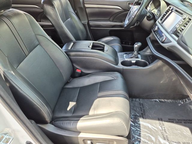 Thumbnail: 2017 Toyota Highlander - 30