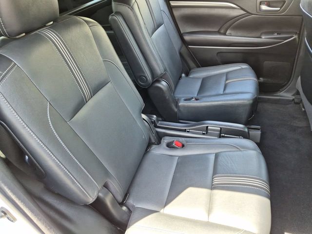 Thumbnail: 2017 Toyota Highlander - 29