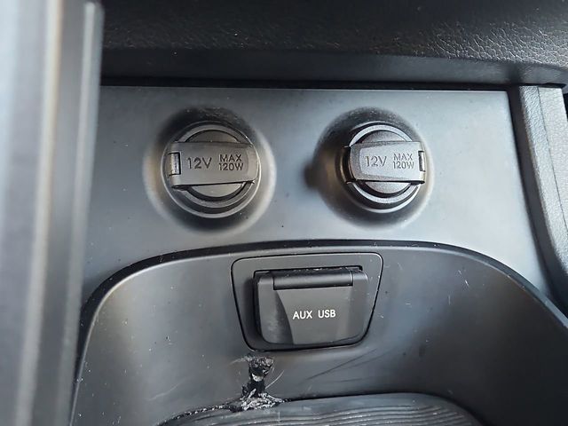 Thumbnail: 2016 Hyundai Santa Fe - 32