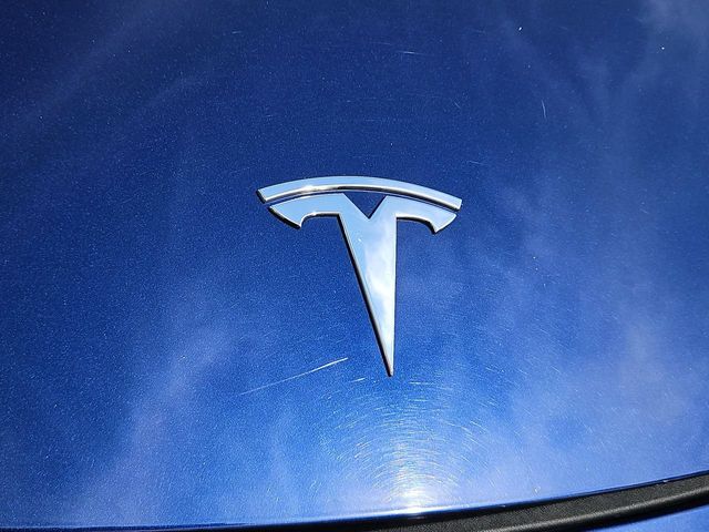 Thumbnail: 2023 Tesla Model 3 - 7