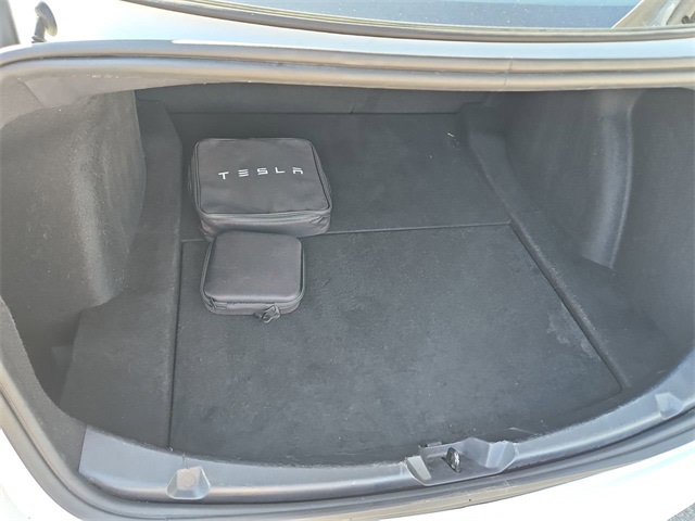 Thumbnail: 2022 Tesla Model 3 - 15