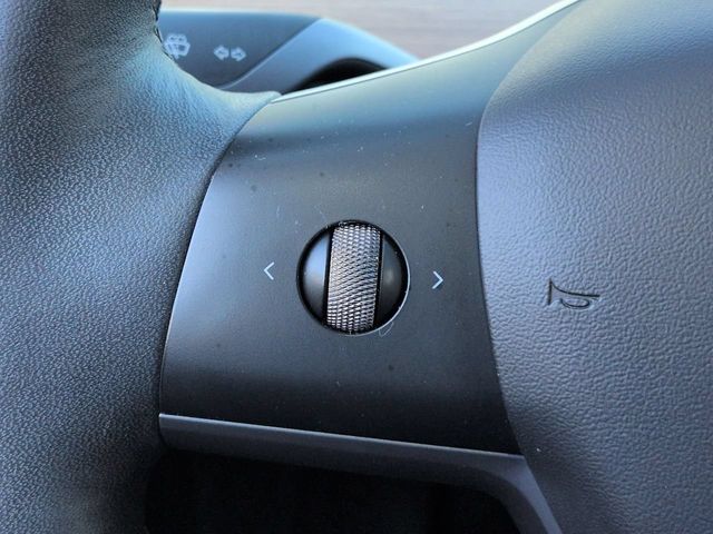 Thumbnail: 2022 Tesla Model Y - 28