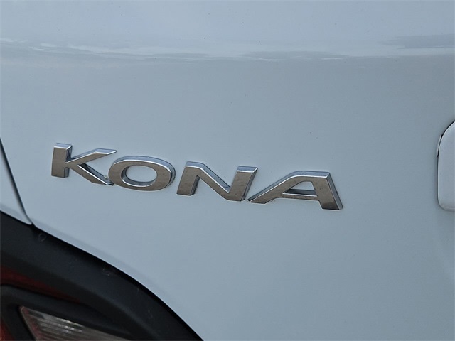 2021 Hyundai Kona SE 24