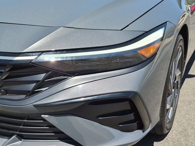 Thumbnail: 2025 Hyundai Elantra - 25