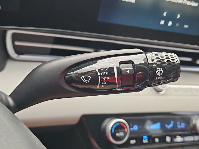 Thumbnail: 2024 Hyundai Elantra - 32