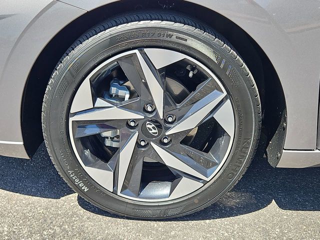 Thumbnail: 2023 Hyundai Elantra - 8
