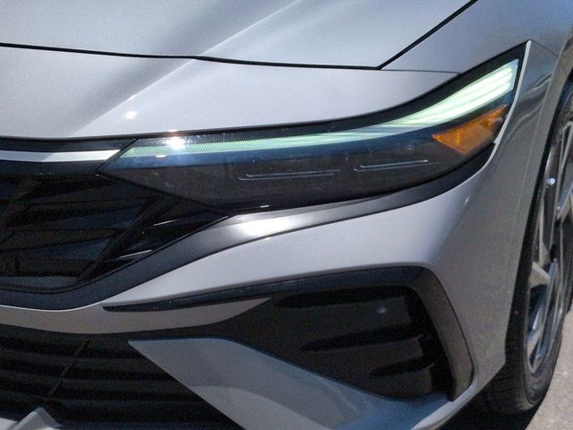 Thumbnail: 2025 Hyundai Elantra - 25