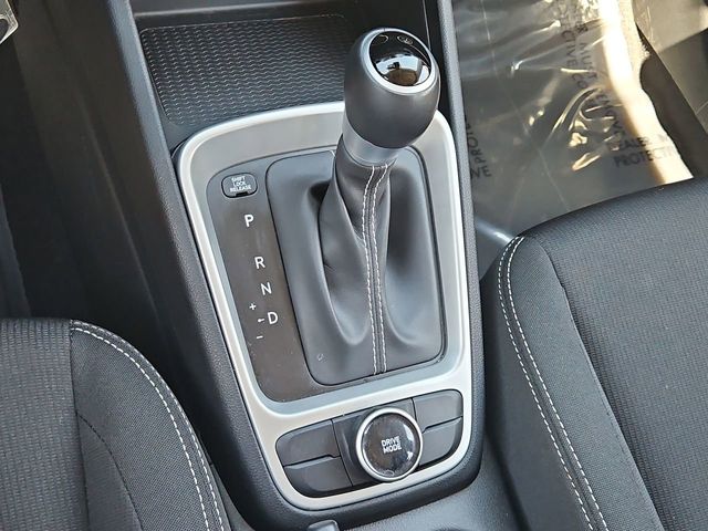 Thumbnail: 2023 Hyundai Venue - 16