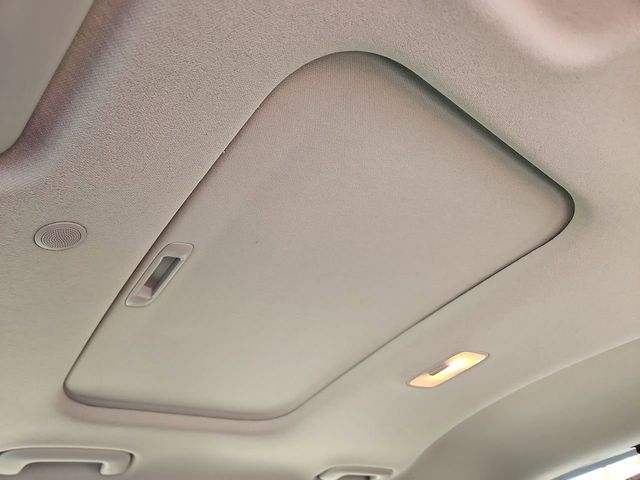 Thumbnail: 2023 Hyundai Venue - 26