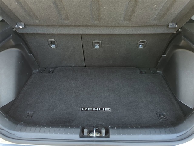 2022 Hyundai Venue Limited 18