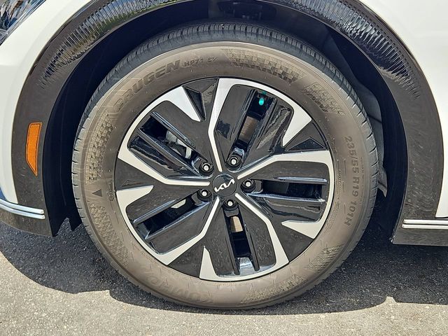 Thumbnail: 2022 Kia EV6 - 7