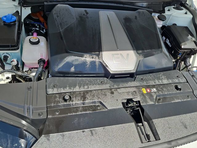 Thumbnail: 2022 Kia EV6 - 8