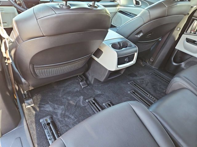 Thumbnail: 2024 Kia Carnival - 25