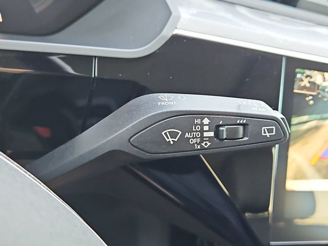 Thumbnail: 2022 Audi e-tron - 32