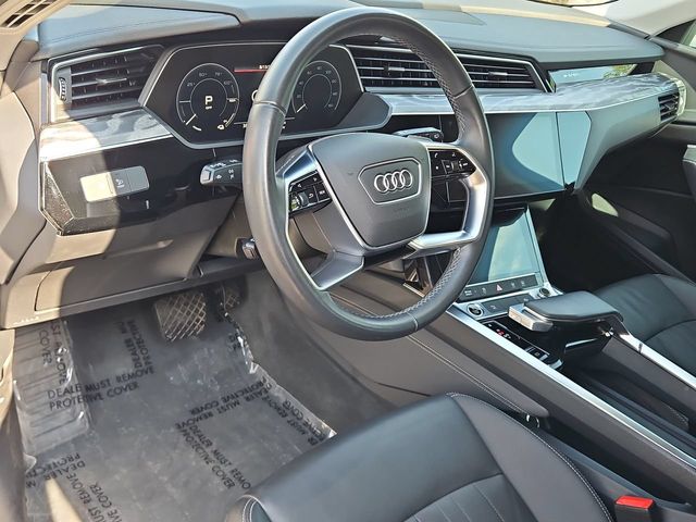 Thumbnail: 2022 Audi e-tron - 2