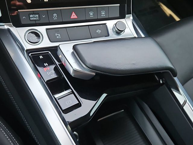 Thumbnail: 2022 Audi e-tron - 36