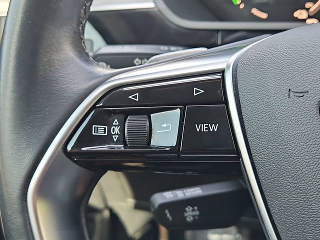 Thumbnail: 2022 Audi e-tron - 30