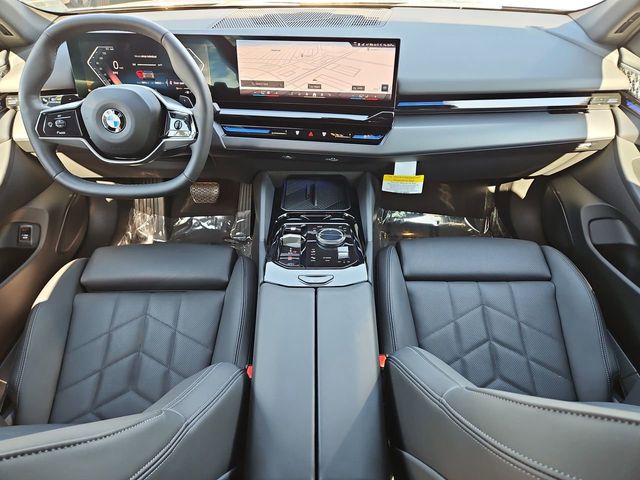 Thumbnail: 2025 BMW 5 Series - 10