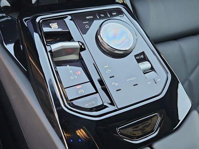 Thumbnail: 2025 BMW 5 Series - 16