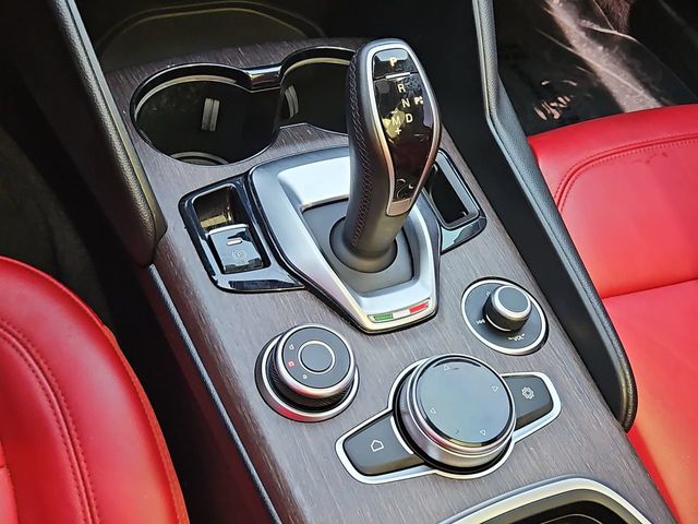 Thumbnail: 2021 Alfa Romeo Giulia - 16