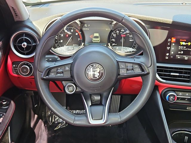 Thumbnail: 2021 Alfa Romeo Giulia - 14