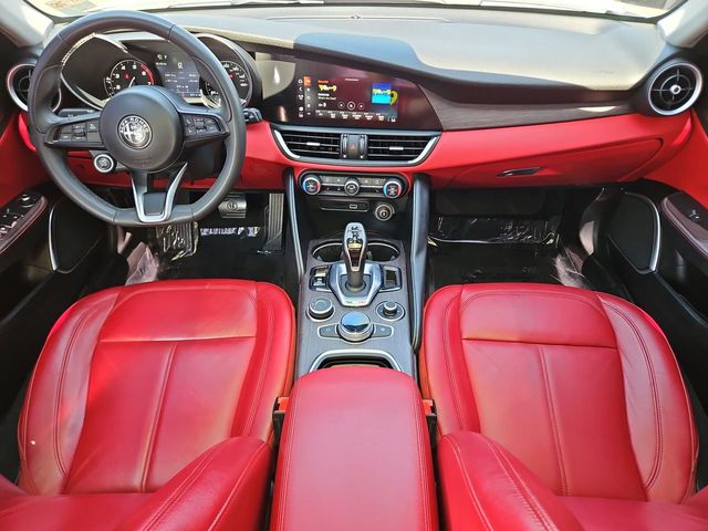Thumbnail: 2021 Alfa Romeo Giulia - 10