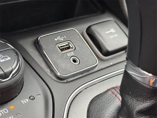 Thumbnail: 2022 Jeep Cherokee - 14