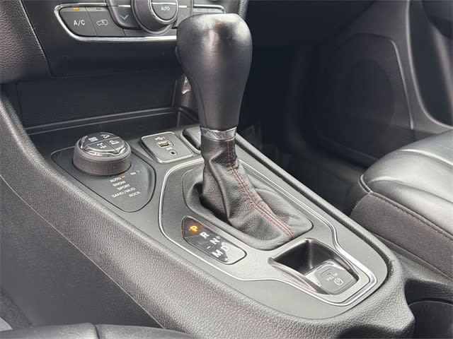 Thumbnail: 2022 Jeep Cherokee - 27