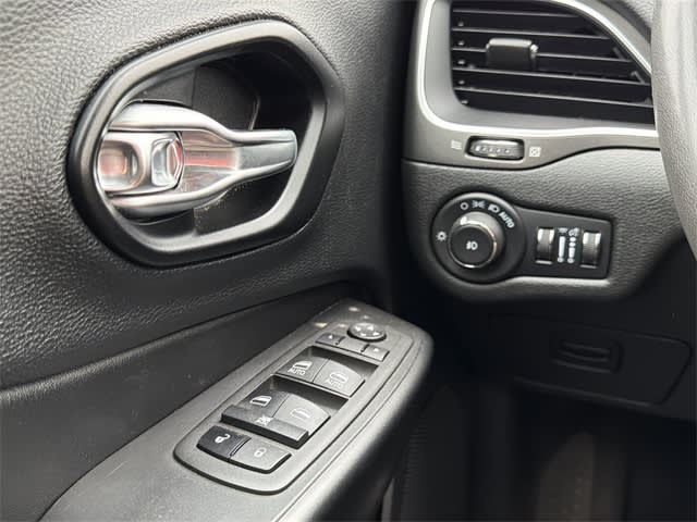 Thumbnail: 2022 Jeep Cherokee - 24