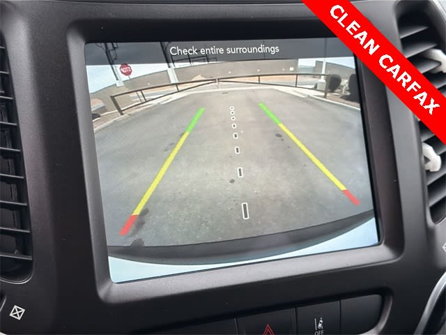 Thumbnail: 2022 Jeep Cherokee - 18