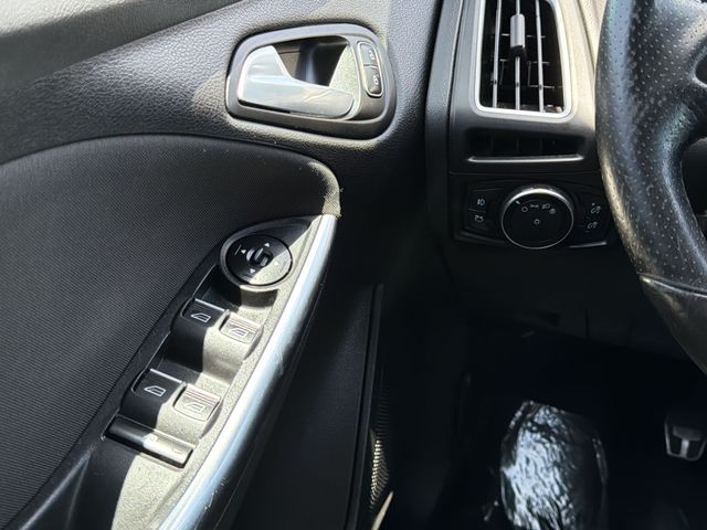 Thumbnail: 2016 Ford Focus - 22