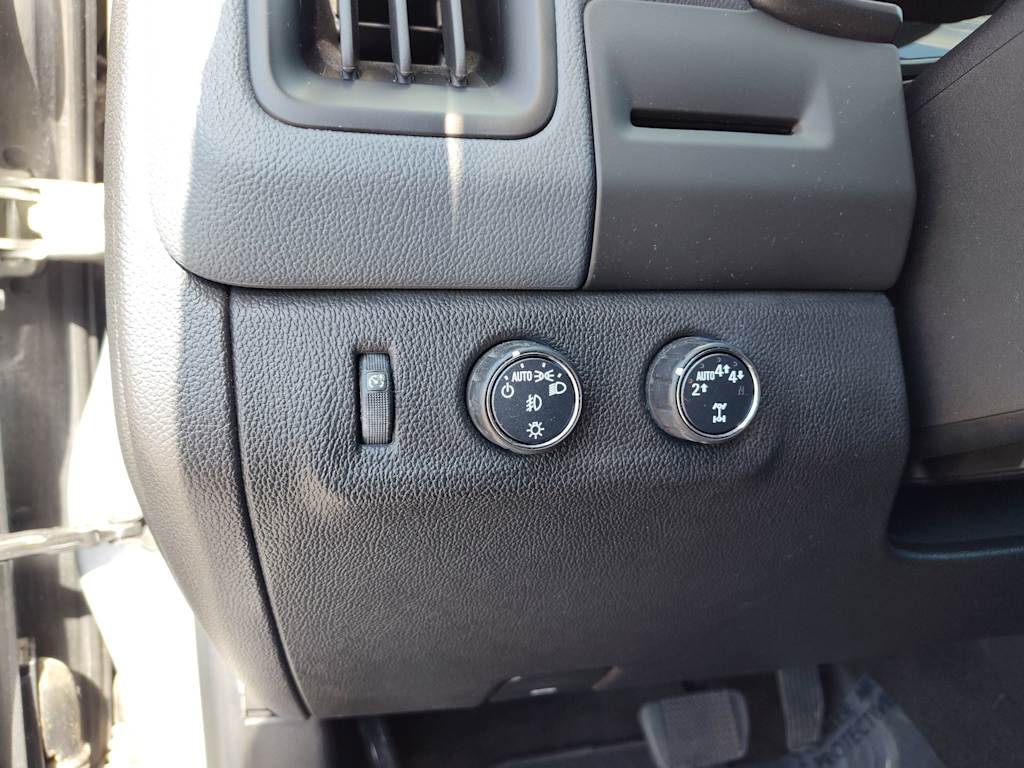 Thumbnail: 2017 Chevrolet Colorado - 21