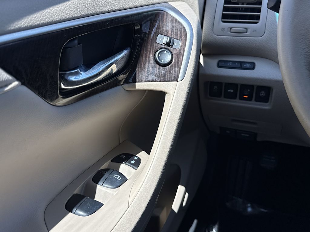 Thumbnail: 2015 Nissan Altima - 26