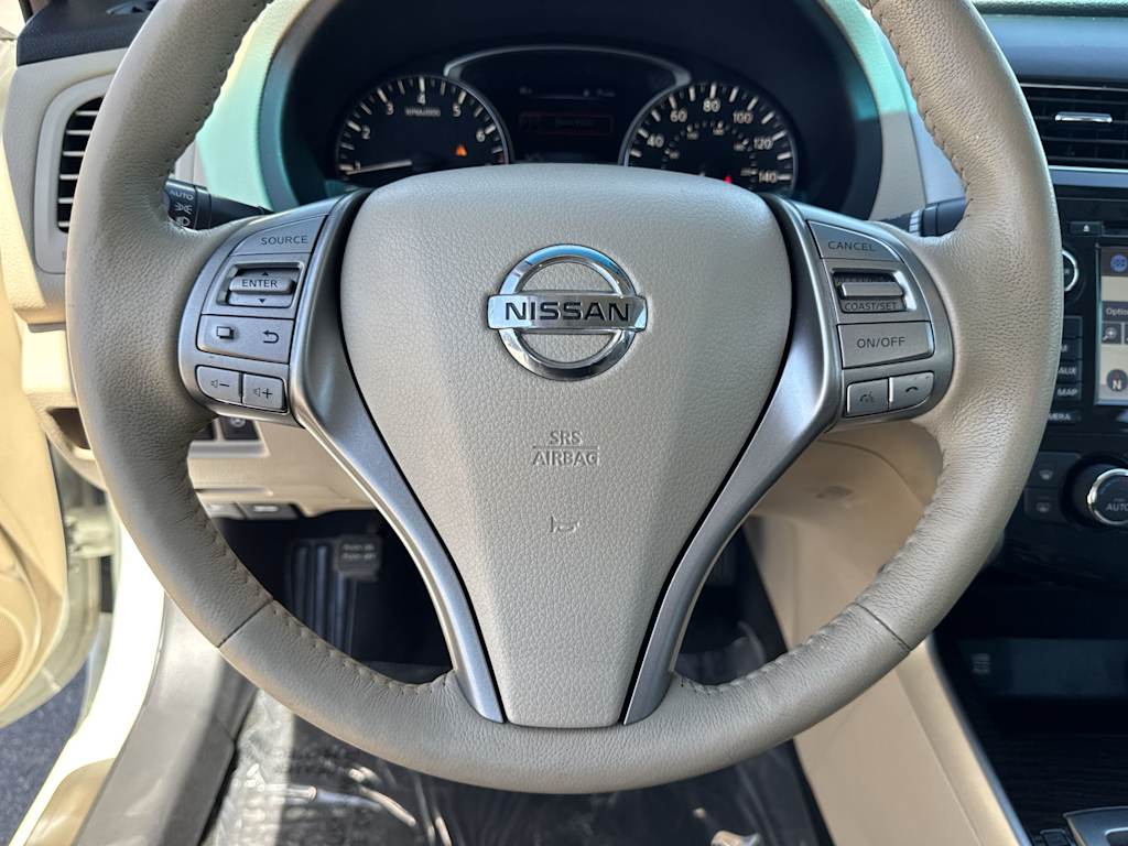 Thumbnail: 2015 Nissan Altima - 27