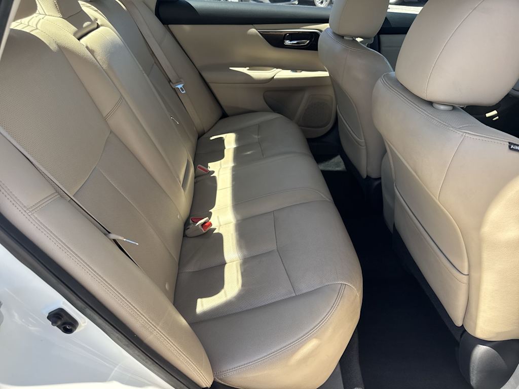 Thumbnail: 2015 Nissan Altima - 23