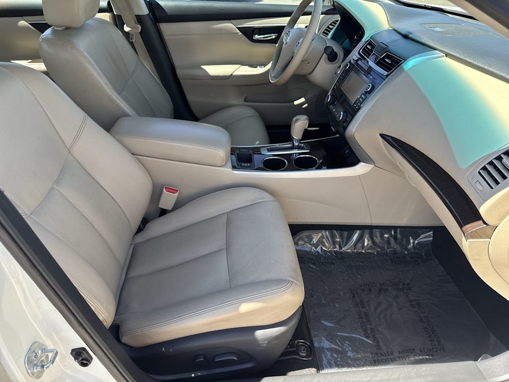 Thumbnail: 2015 Nissan Altima - 25