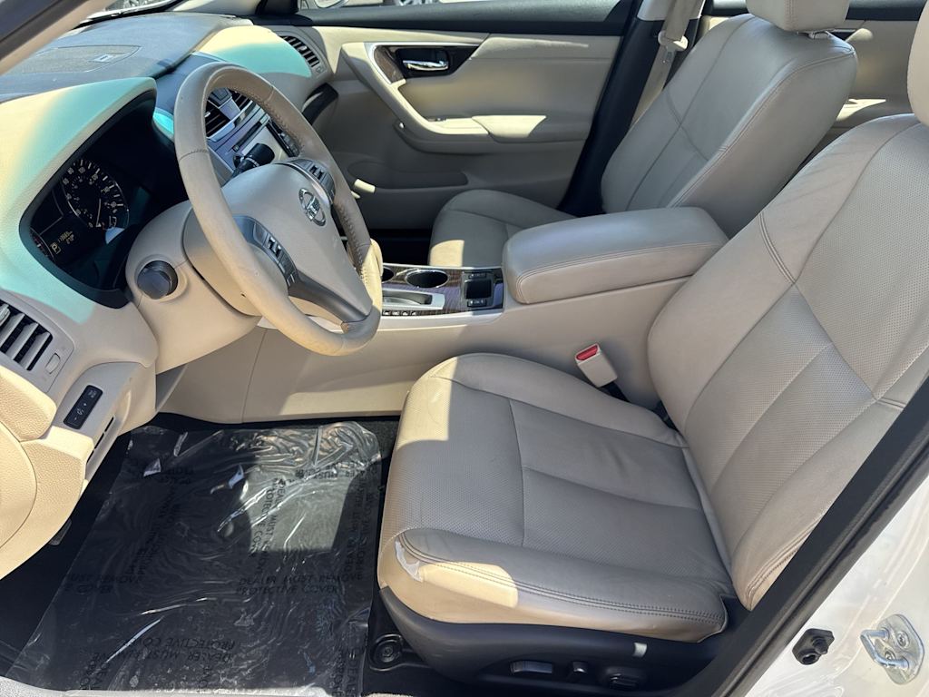 Thumbnail: 2015 Nissan Altima - 9