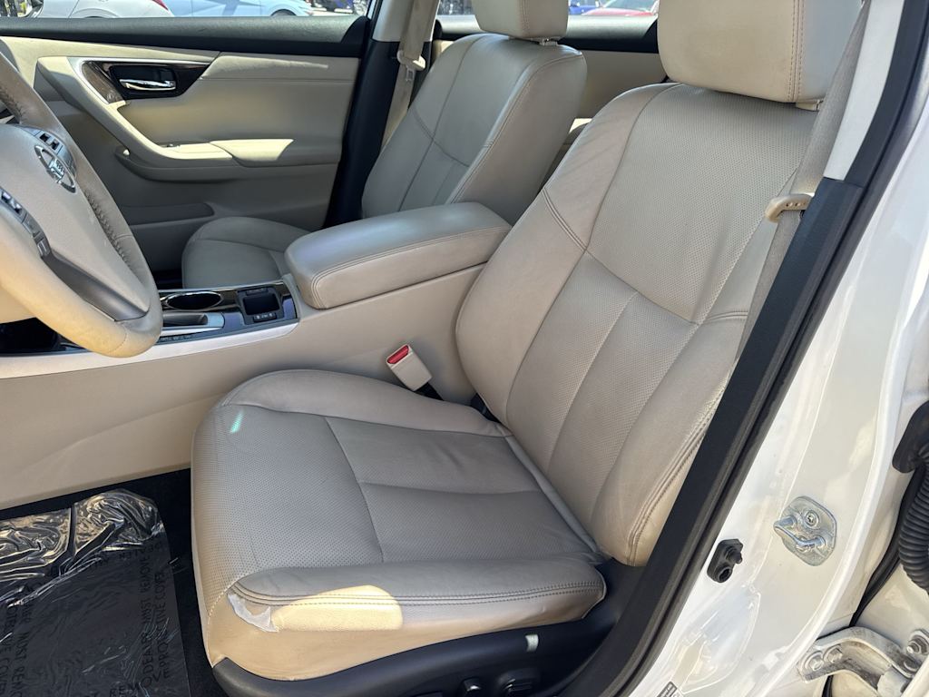 Thumbnail: 2015 Nissan Altima - 10