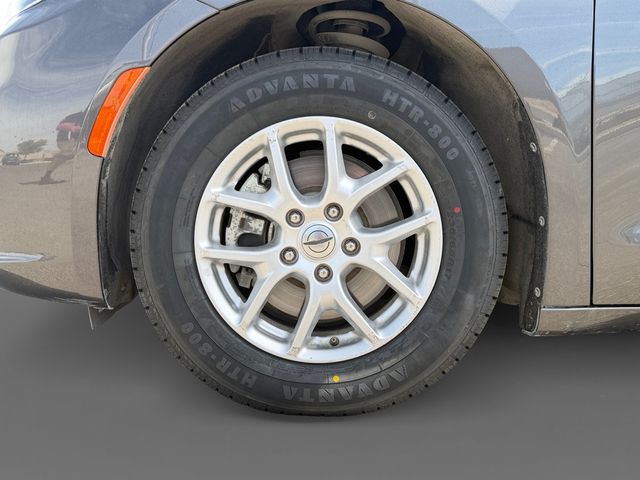 Thumbnail: 2023 Chrysler Pacifica - 8