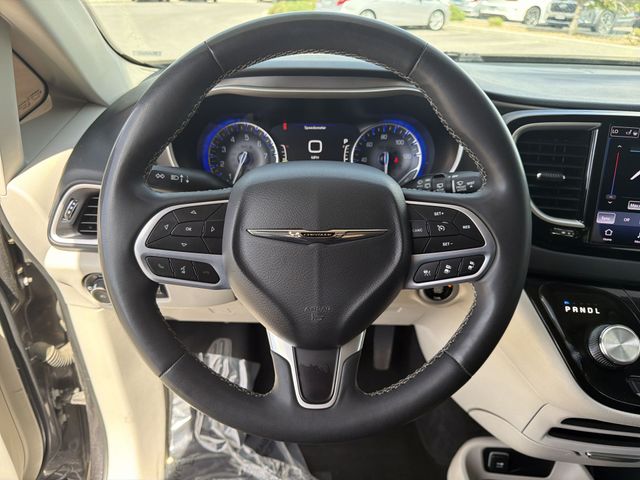 Thumbnail: 2023 Chrysler Pacifica - 10