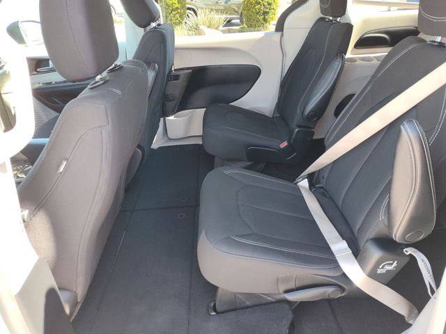 Thumbnail: 2023 Chrysler Voyager - 23