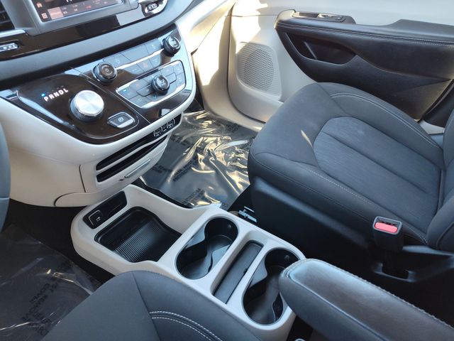 Thumbnail: 2023 Chrysler Voyager - 14