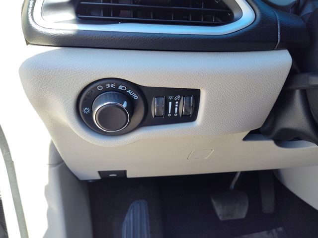 Thumbnail: 2023 Chrysler Voyager - 22