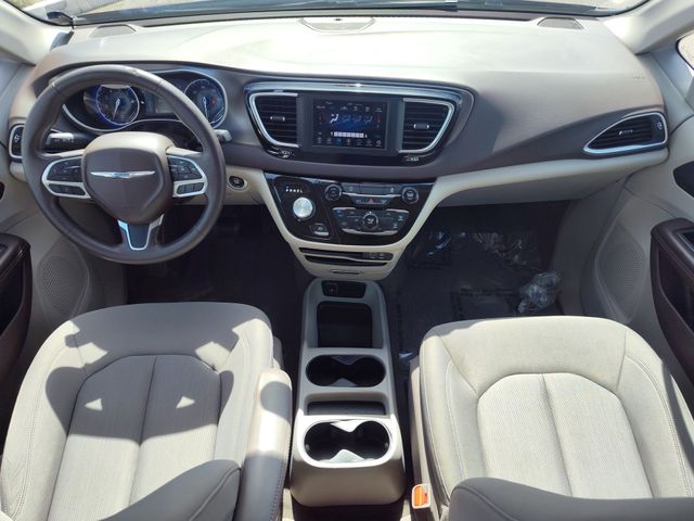 Thumbnail: 2020 Chrysler Voyager - 9