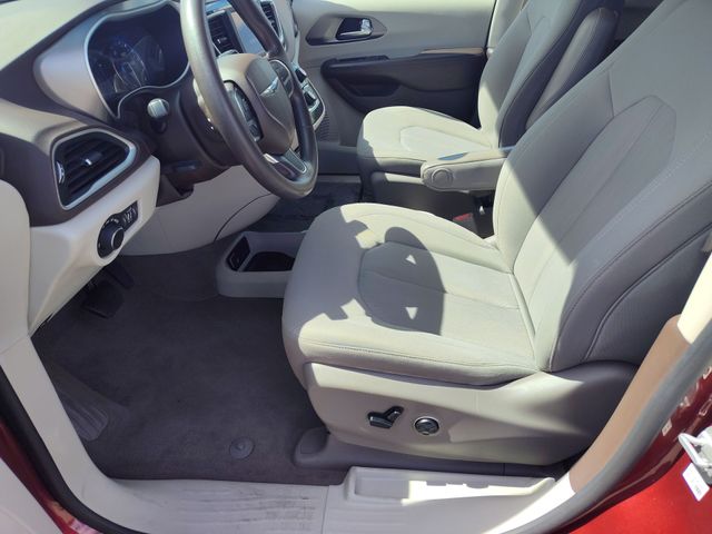 Thumbnail: 2020 Chrysler Voyager - 10