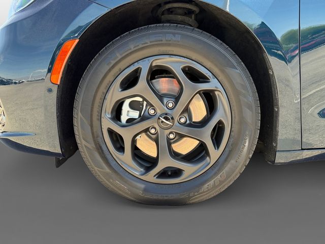 Thumbnail: 2022 Chrysler Pacifica - 8