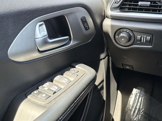 Thumbnail: 2022 Chrysler Pacifica - 20