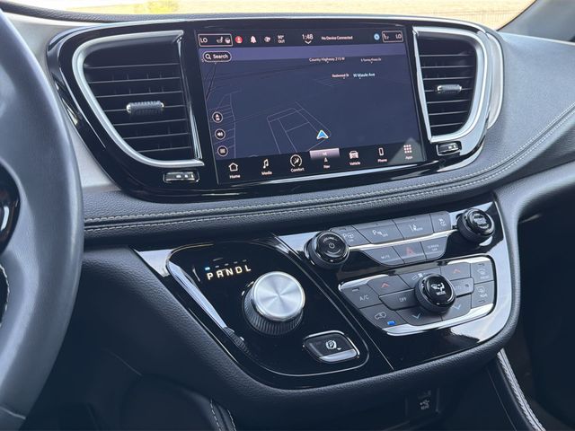 Thumbnail: 2022 Chrysler Pacifica - 14