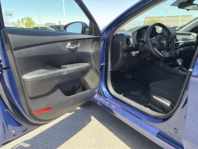 Thumbnail: 2021 Kia Forte - 21